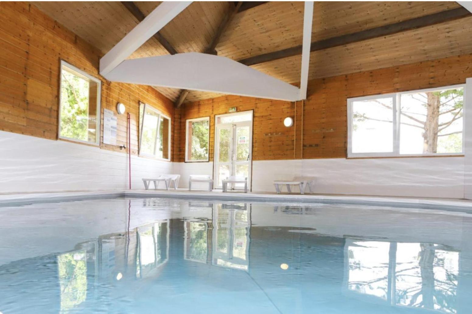 Maisonnette La Coti H5 Avec Piscine Interieure Chauffee, A 400 M De La Plage Et Menage De Fin Sejour Compris Сен-Жорж-д'Олерон Экстерьер фото